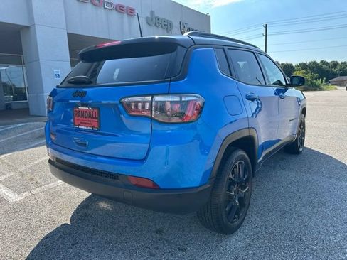 Used 2023 Jeep Compass Latitude AWD/4WD image 5