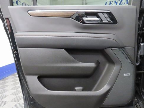 Used 2025 Chevrolet Suburban High Country image 54