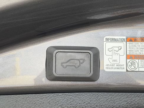 Used 2016 Toyota RAV4 XLE AWD/4WD image 15