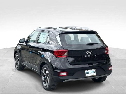 New 2026 Hyundai Venue SEL FWD image 3