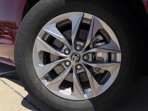 Used 2024 Toyota Sienna LE w/ LE Plus Package FWD image 10