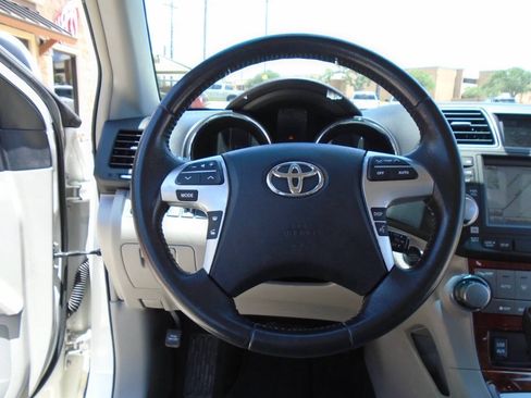 Used 2012 Toyota Highlander Limited w/ Tow Pkg FWD image 17