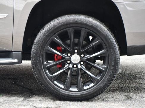 Used 2017 Cadillac Escalade ESV Luxury image 17