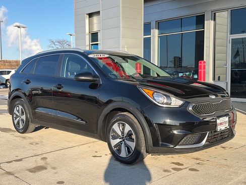 Used 2019 Kia Niro LX image 2