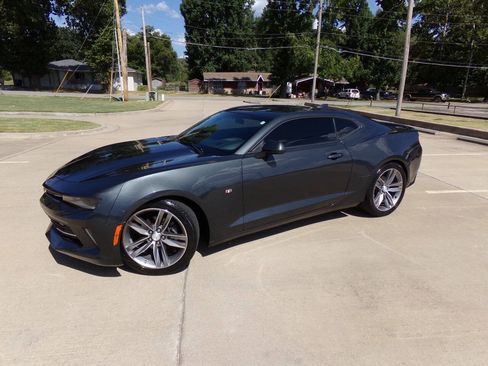 Used 2017 Chevrolet Camaro LT RWD image 5