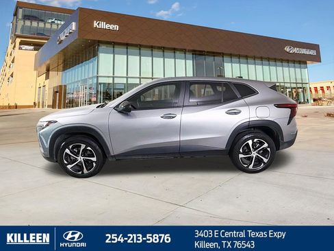 Used 2024 Chevrolet Trax RS w/ Driver Confidence Package image 4