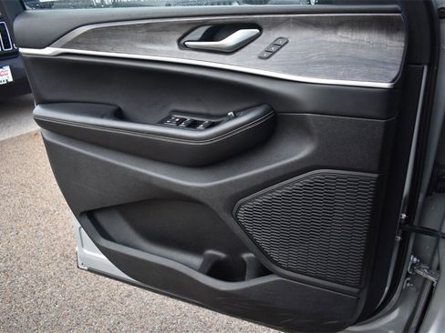 Used 2023 Jeep Grand Cherokee L Limited image 41