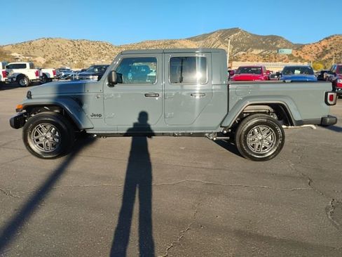 New 2026 Jeep Gladiator Sport AWD/4WD image 4