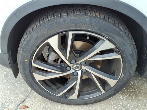 Used 2022 Volvo XC40 T5 R-Design w/ Advanced Package image 4