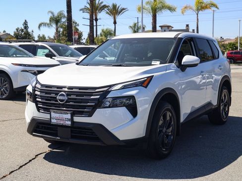 New 2026 Nissan Rogue SV FWD image 8