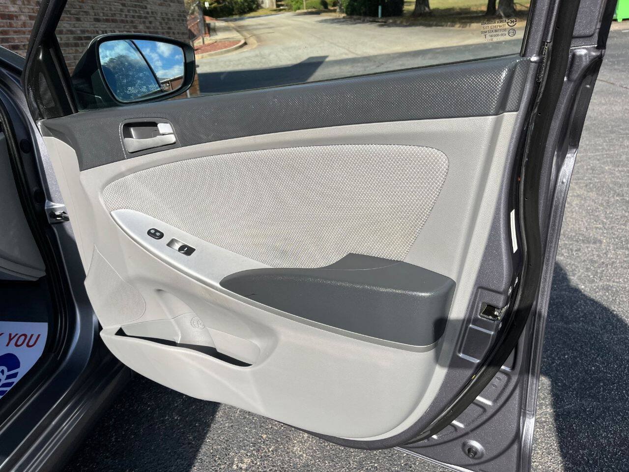 Used 2013 Hyundai Accent GLS FWD image 22