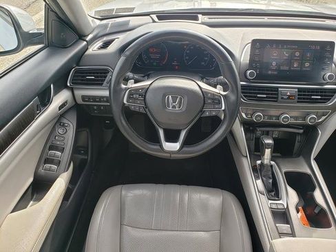 Used 2018 Honda Accord Touring image 15