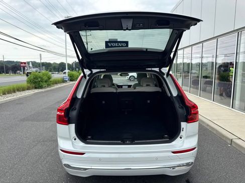 Certified 2022 Volvo XC60 B5 Inscription w/ Advanced Package AWD/4WD image 11