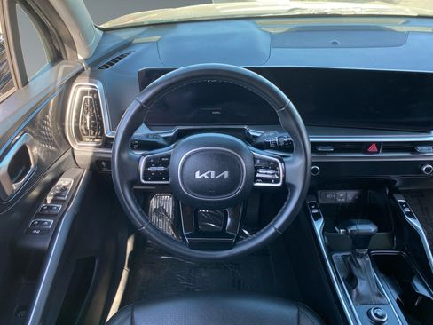 Used 2024 Kia Sorento S FWD image 12
