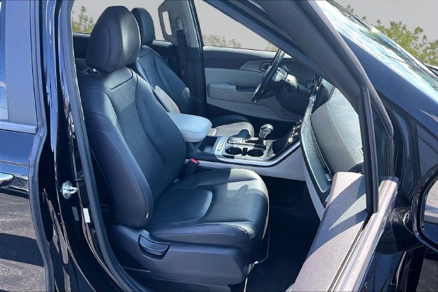 Used 2022 Kia Carnival LX FWD image 7