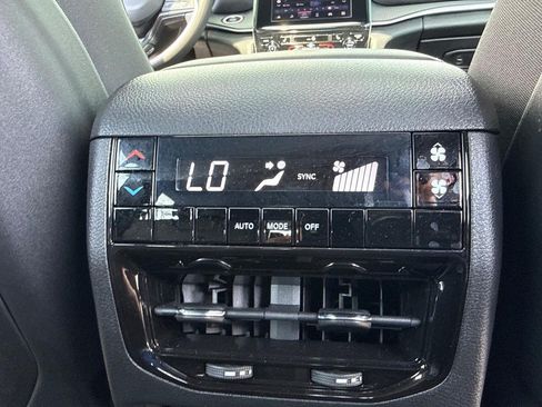 Used 2025 Jeep Grand Cherokee L Altitude AWD/4WD image 12
