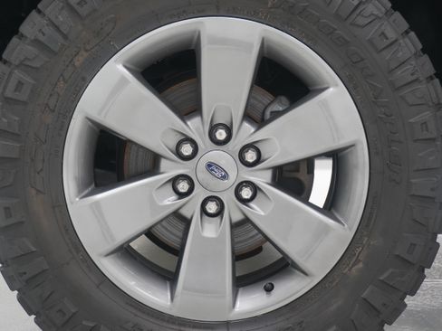 Used 2014 Ford F150 FX4 w/ Equipment Group 402A Luxury AWD/4WD image 30