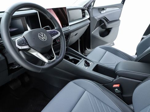 New 2026 Volkswagen Tiguan SE image 19