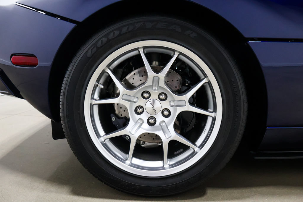 Used 2005 Ford GT RWD image 80