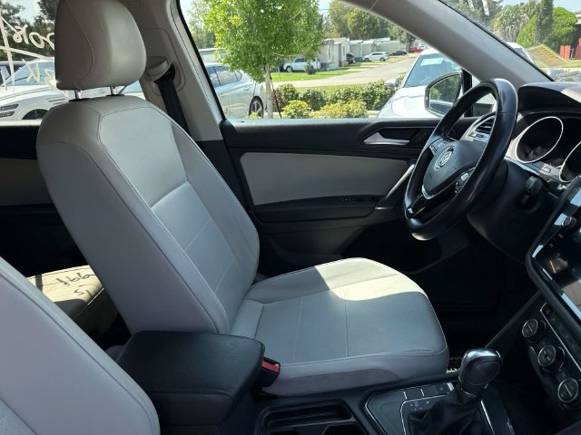 Used 2018 Volkswagen Tiguan SE FWD image 12
