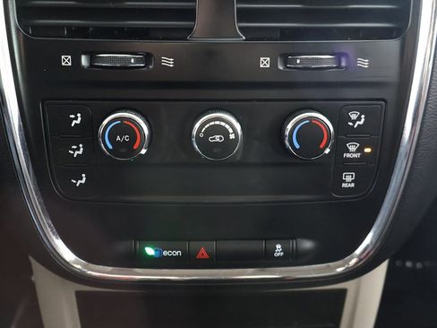 Used 2016 Dodge Grand Caravan American Value Package image 31