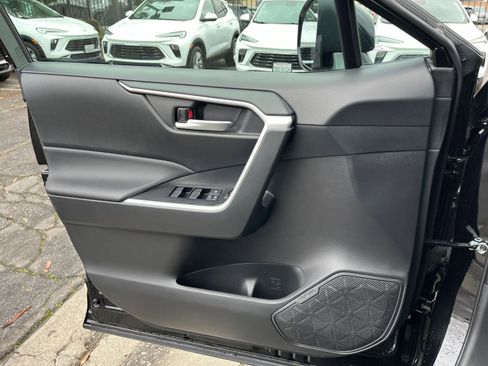 Used 2025 Toyota RAV4 XLE image 20
