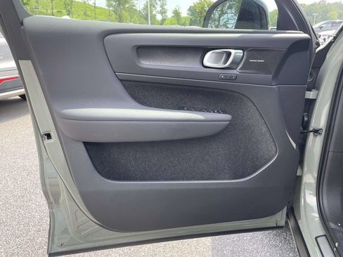 Used 2023 Volvo XC40 Recharge Ultimate w/ Protection Package Premier AWD/4WD image 6