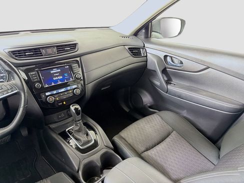 Used 2020 Nissan Rogue SV image 24