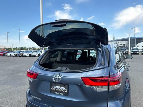 Used 2019 Toyota Highlander Plus AWD/4WD image 17