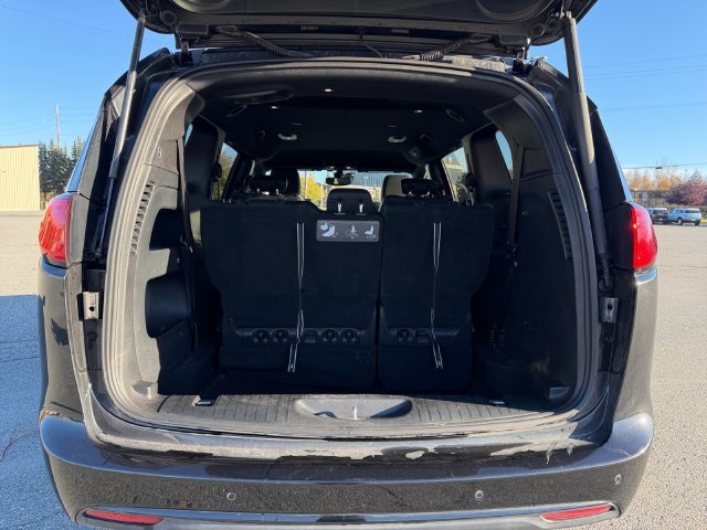 Used 2020 Chrysler Pacifica Touring-L Plus w/ Advanced Safetytec Group FWD image 23