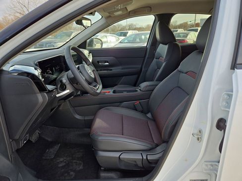 New 2026 Nissan Kicks SR AWD/4WD image 10