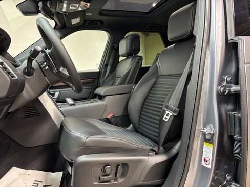 New 2025 Land Rover Discovery Dynamic SE image 24