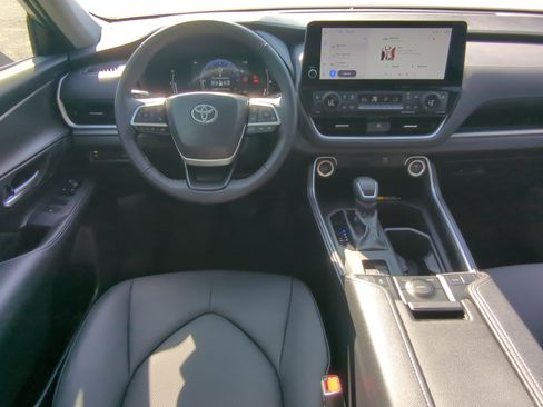 Used 2025 Toyota Grand Highlander FWD image 14