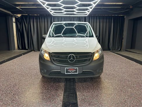 Used 2020 Mercedes-Benz Metris image 2