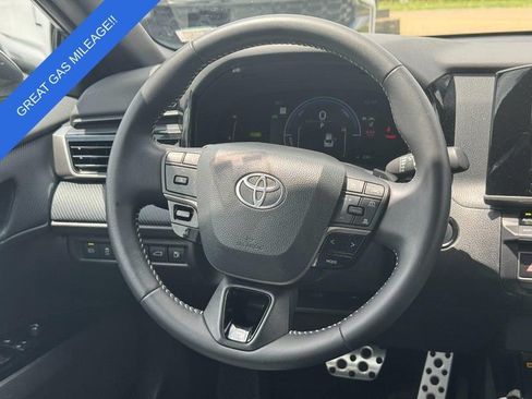 Used 2025 Toyota Camry SE FWD image 15