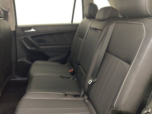 Used 2023 Volkswagen Tiguan SE FWD image 18