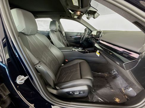 New 2026 BMW i5 eDrive40 w/ Executive Package RWD image 30