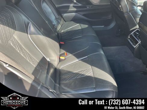 Used 2019 BMW 750i RWD image 23