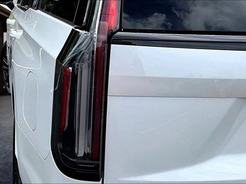Used 2023 Cadillac Escalade V w/ LPO, ONYX Package AWD/4WD image 23