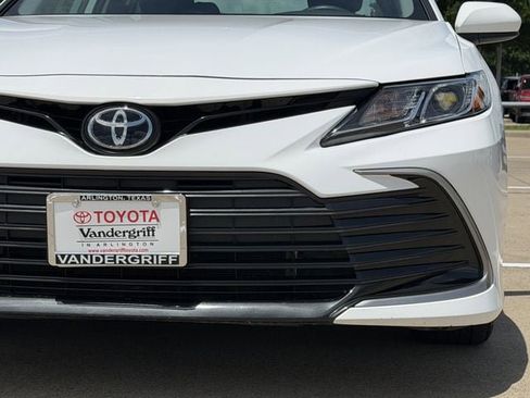 Used 2021 Toyota Camry LE FWD image 9