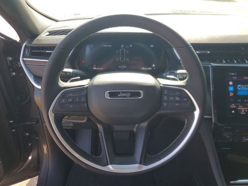 New 2025 Jeep Grand Cherokee L Altitude image 19