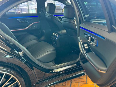 Used 2022 Mercedes-Benz S 580 4MATIC Sedan w/ AMG Line Package image 18