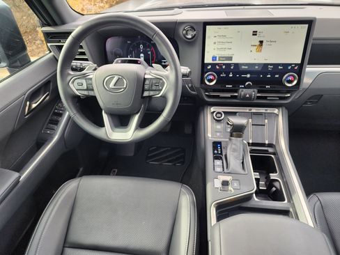 Used 2025 Lexus GX 550 w/ Cold Area Package AWD/4WD image 19
