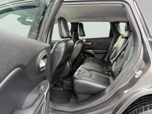 Used 2020 Jeep Cherokee Limited image 12