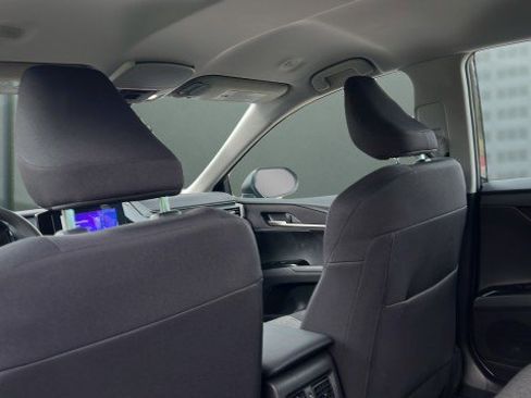 Used 2025 Toyota Camry LE image 8