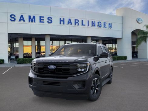 New 2026 Ford Expedition Active image 2