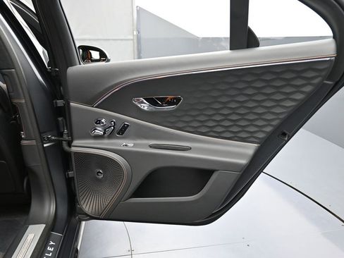 Used 2025 Bentley Flying Spur Plug-In Hybrid image 29