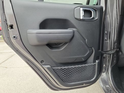 Used 2024 Jeep Gladiator Sport image 9