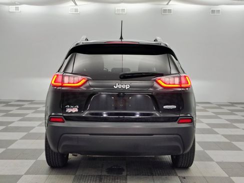 Used 2019 Jeep Cherokee Latitude w/ Cold Weather Group AWD/4WD image 5