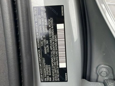 Used 2025 Volvo XC60 T8 Plus w/ Protection Package Premier AWD/4WD image 10